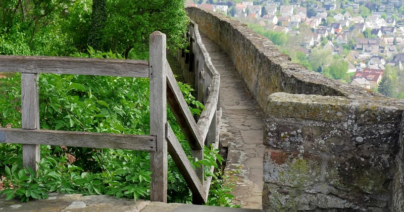 Rideau, porte ou cloison : quelle solution pour fermer un escalier ouvert